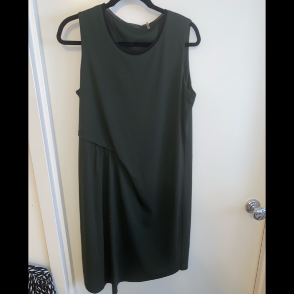 Eli Tahari slinky green dress with knot detail